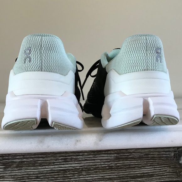 ON CLOUD FLYER RUNNING SHOES - Picture 7 of 13